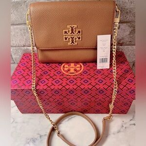 TORY BURCH:Britten Chain Wallet/Purse. Detachable gold/leather strap w/gold logo